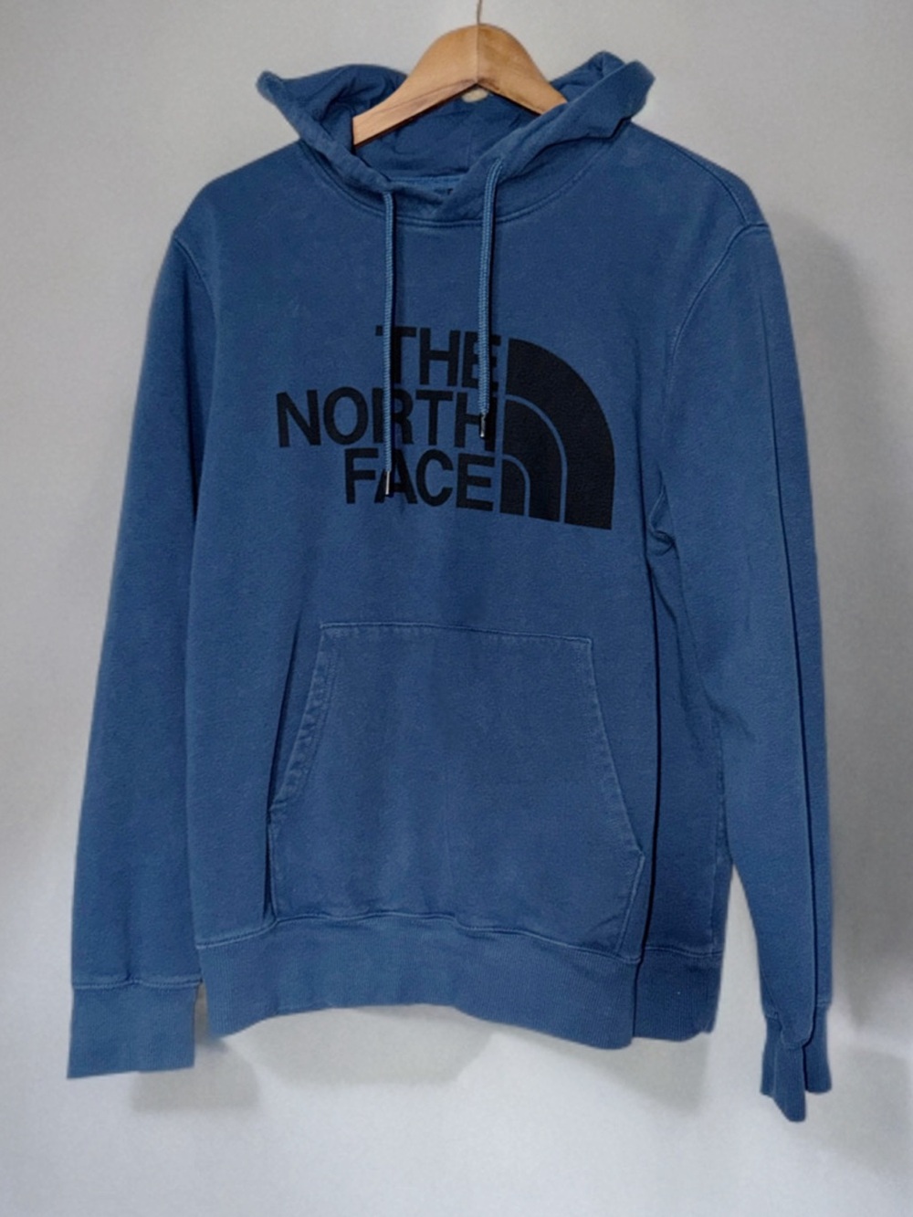 The North Face Men’s Medium Blue Logo Pullover Hoodie Cotton Blend
